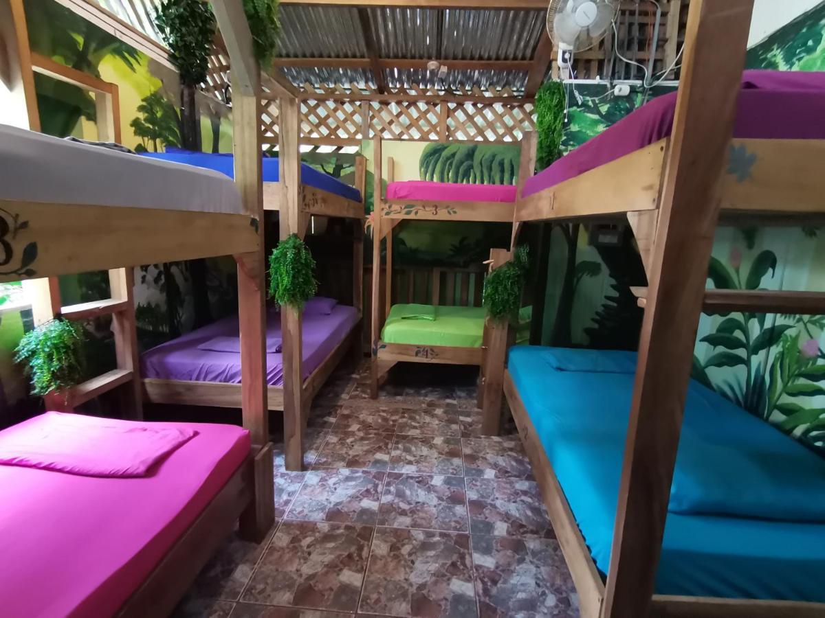 Oasis Beachfront Hostel Puerto Limon Eksteriør bilde