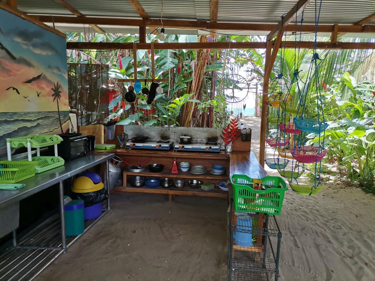 Oasis Beachfront Hostel Puerto Limon Eksteriør bilde