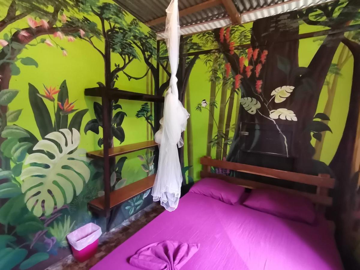 Oasis Beachfront Hostel Puerto Limon Eksteriør bilde