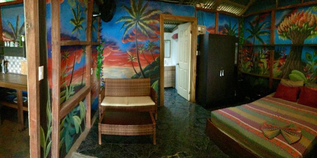 Oasis Beachfront Hostel Puerto Limon Eksteriør bilde