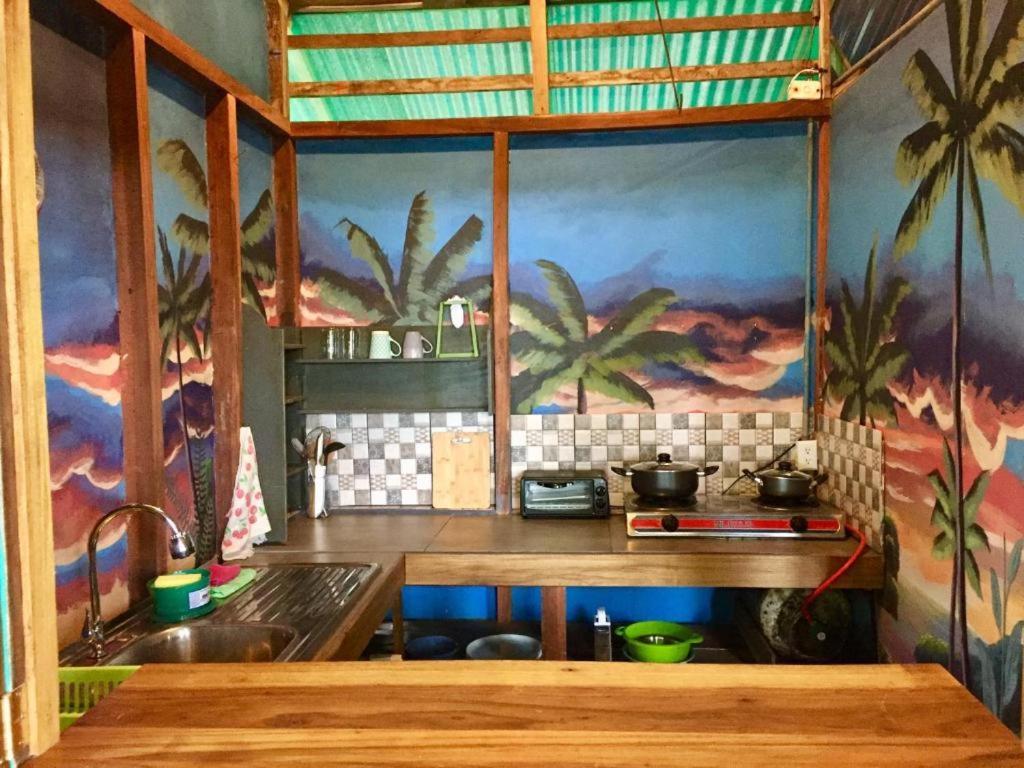 Oasis Beachfront Hostel Puerto Limon Eksteriør bilde