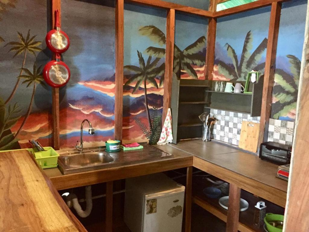 Oasis Beachfront Hostel Puerto Limon Eksteriør bilde